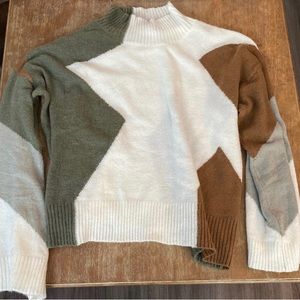 Tint Shadow Mock Neck colorblock sweater